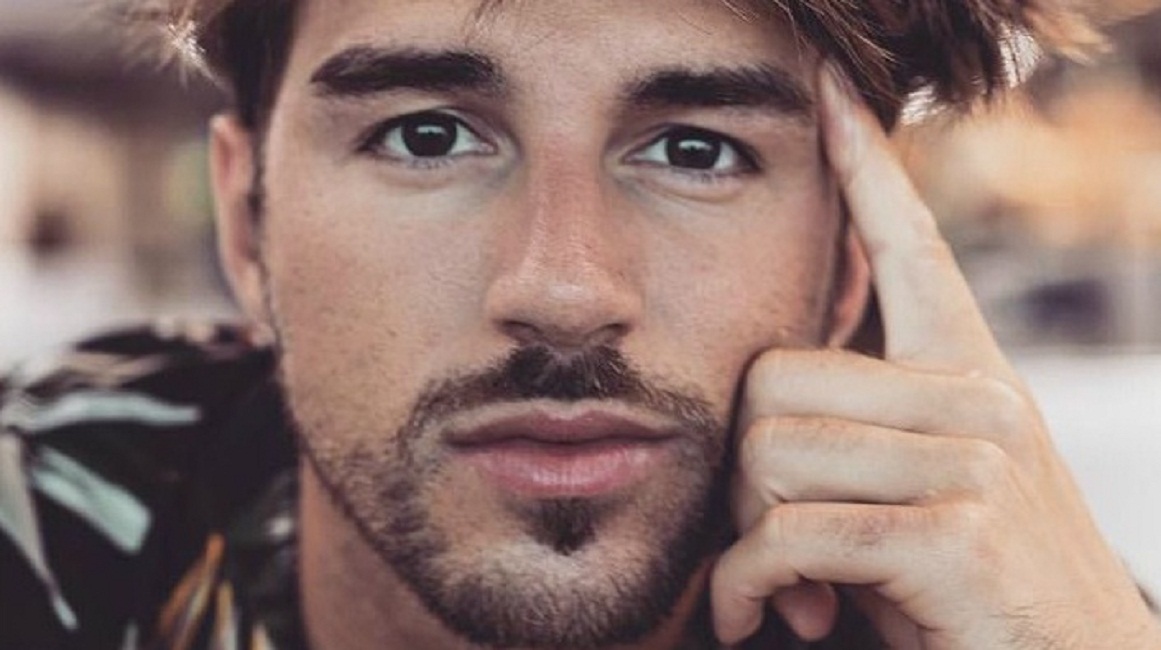 Andrea Damante derubato in pausa pranzo. La rabbia su Instagram