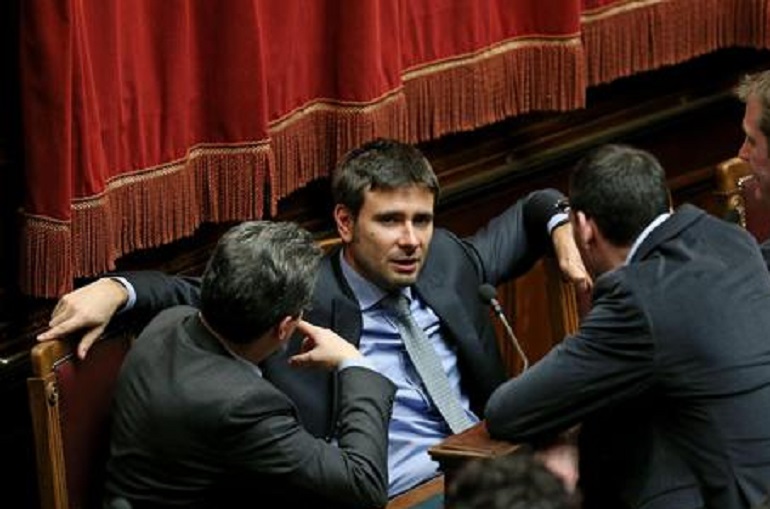 Di Battista azienda, debiti con dipendenti e fornitori. Lui ammette e minaccia Berlusconi (foto Ansa)