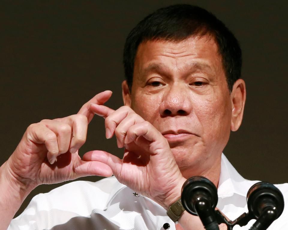 Filippine, Duterte: "I vescovi? Non servono a nulla, ammazzateli. Sono tutti gay"