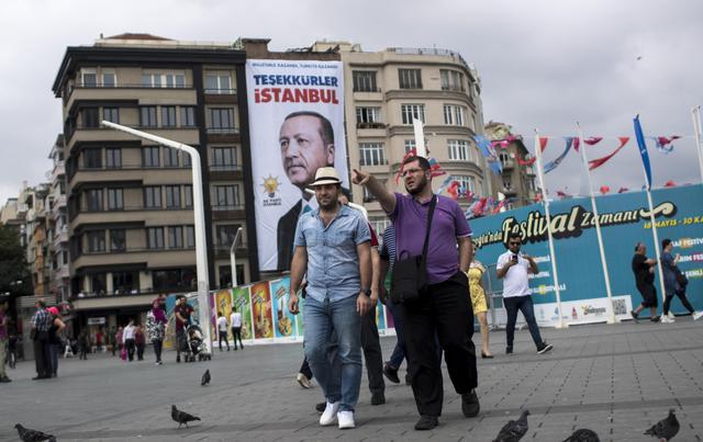 Turchia nuova meta dei giovani italiani, la paura della calvizie val bene un tuffo nell'Islam