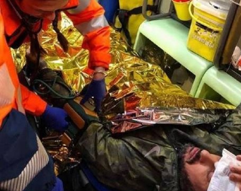 Fabrizio Corona e l'aggressione nel boschetto della droga: "Mi hanno puntato un coltello contro"