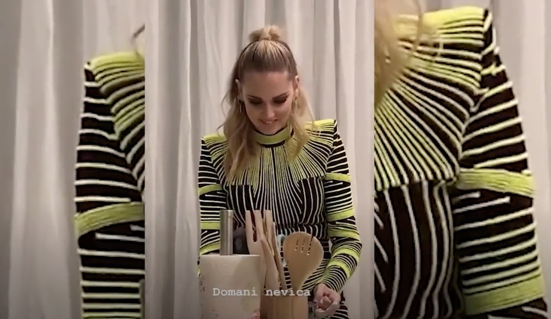 Chiara Ferragni cucina per Fedez dopo la finale di X Factor. Lui la prende in giro