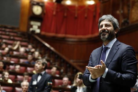 Tweet indecente che il M5s ha cancellato dal blog. Come Mussolini nel '25. Nella foto Ansa: il presidente della Camera Roberto Fico