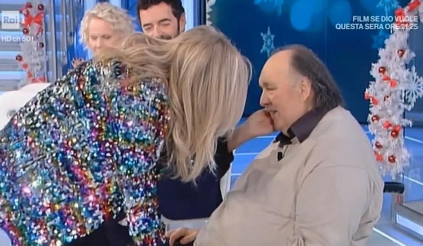 Giampiero Galeazzi torna a "Domenica In" in sedia a rotelle. Mara Venier si commuove