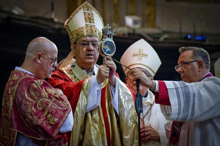 Napoli, miracolo di San Gennaro si rinnova: il sangue si è sciolto