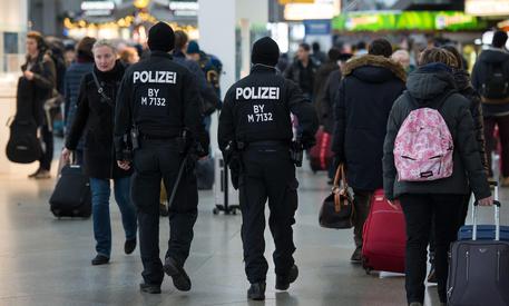 germania donne accoltellate