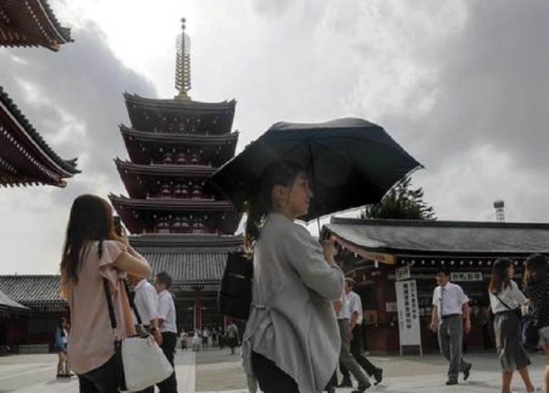 Giappone, troppe case vuote. Il governo le regala. Si può fare richiesta anche dall'Italia (foto Ansa)