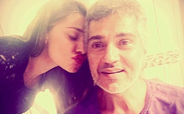 Milano, uomo tira oggetti in strada. Il Giorno: "E' Gustavo Rodriguez, papà di Belen"