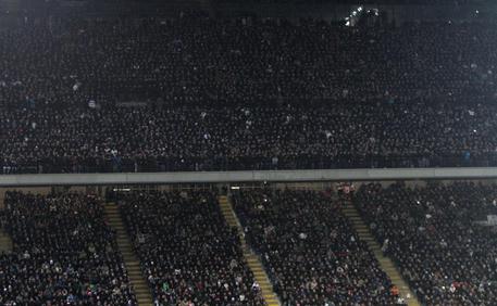 Inter-Napoli: cori razzisti contro Koulibaly, "Vesuvio lavali col fuoco" e "Napoli colera". Richiamo dello speaker di San Siro