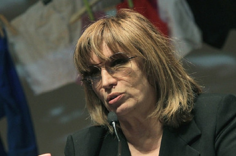 Iva Zanicchi operata d'urgenza ad un occhio