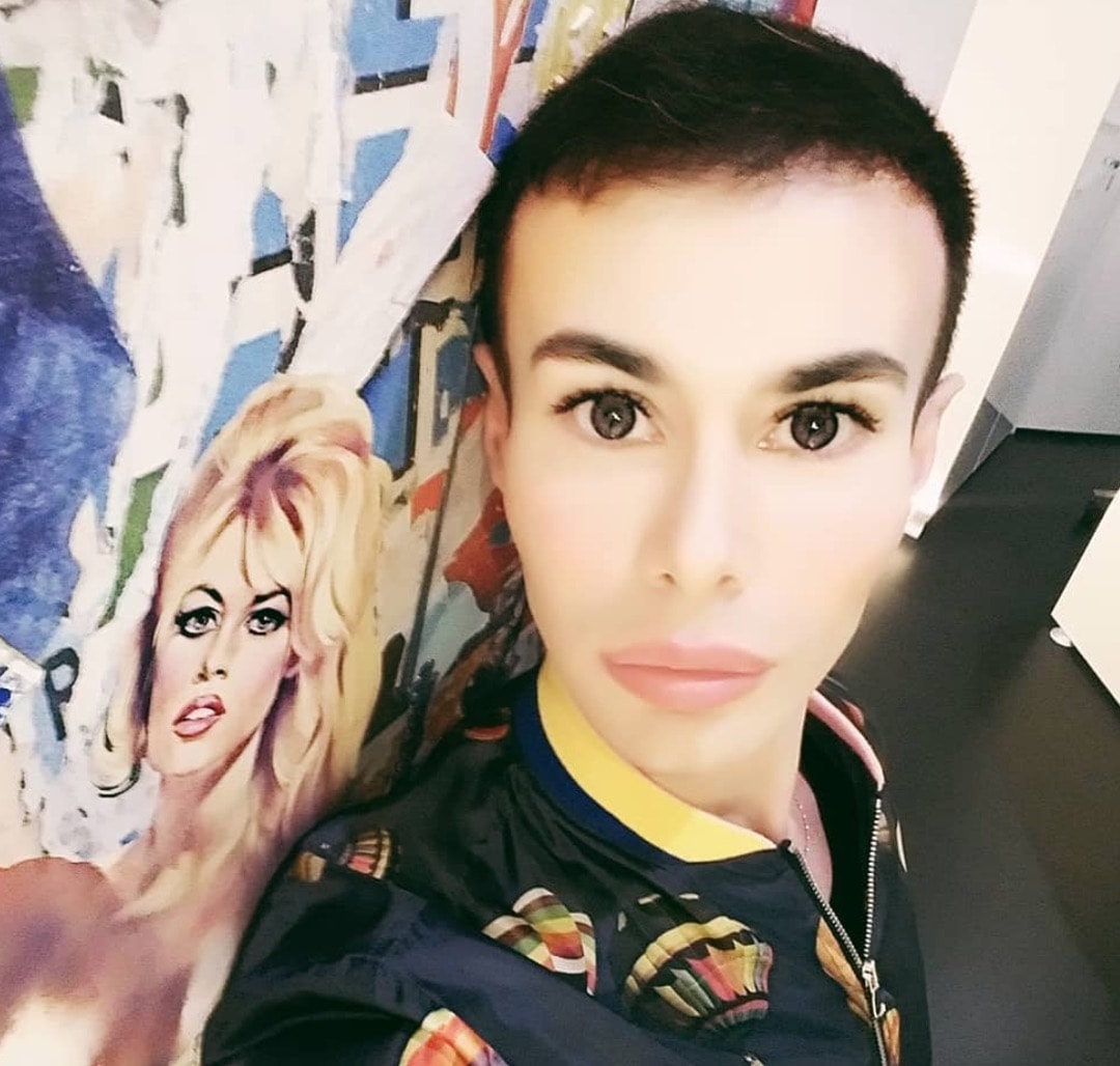 Angelo Sanzio, il Ken del Grande Fratello, picchiato e insultato