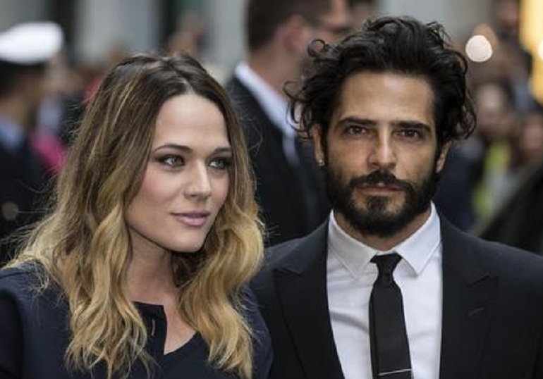 Laura Chiatti e Marco Bocci, ladri nella casa di Marsciano: rubati gioielli e pellicce (foto Ansa)