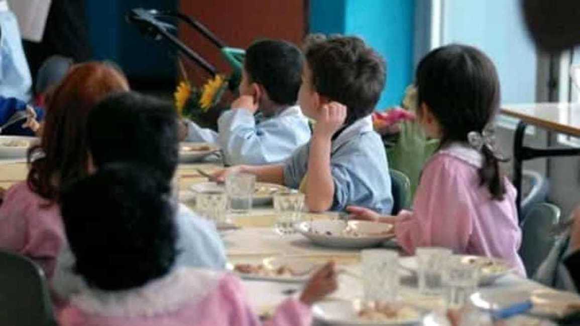 Lodi, bimbi stranieri esclusi dalla mensa. Tribunale blocca Comune: "E' discriminazione"