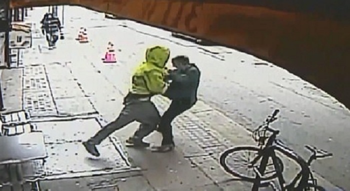 Los Angeles passante sotto camion