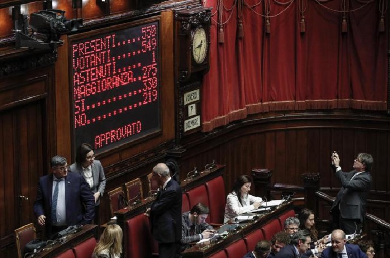 Manovra, la Camera vota la fiducia. Salvini: "I soldi per i figli delle vittime di femminicidio ci saranno" (foto Ansa)