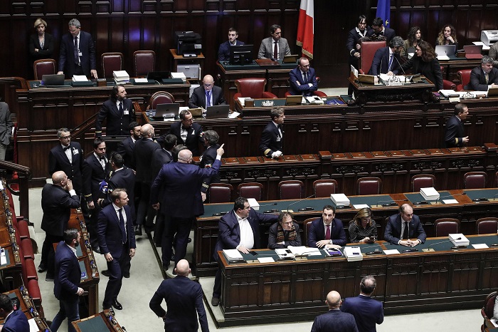 Manovra, se non approvata entro il 31/12 saltano reddito cittadinanza e quota 100