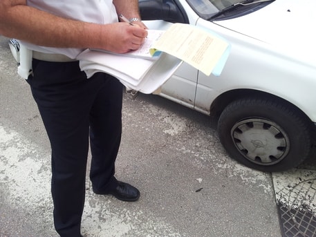 Albisola (Savona), papà bestemmia davanti ai bambini: multa da 100 euro