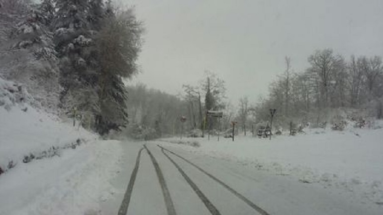 Toscana, allerta neve nelle province di Firenze, Lucca, Massa-Carrara, Pistoia e Prato (foto Ansa)