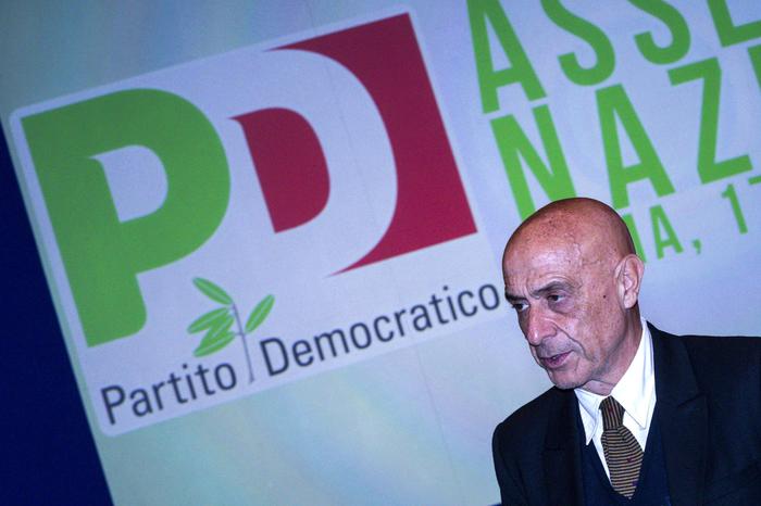 Pd il referendum no Salvini sì migranti. E rinuncia Minniti: suicidio doppio