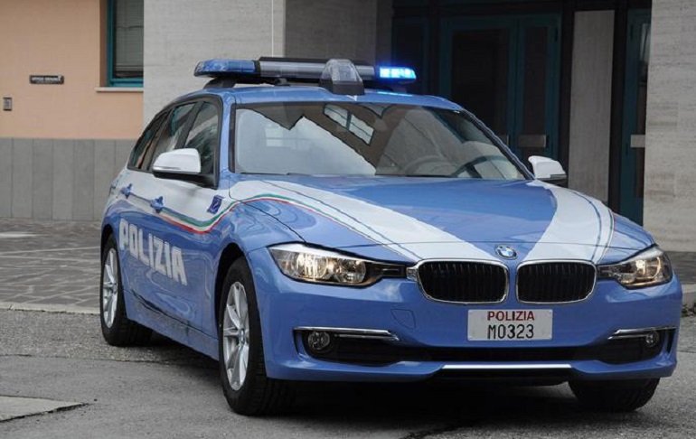 Perugia, speronano auto della polizia e poi scappano a piedi. Caccia a tre banditi (foto d'archivio Ansa)