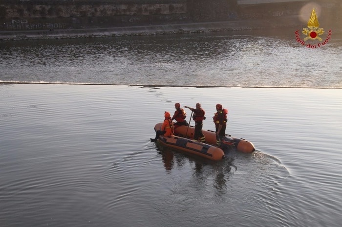 Pisa, la barca si rovescia: Davide Pellegrini disperso nel fiume Arno