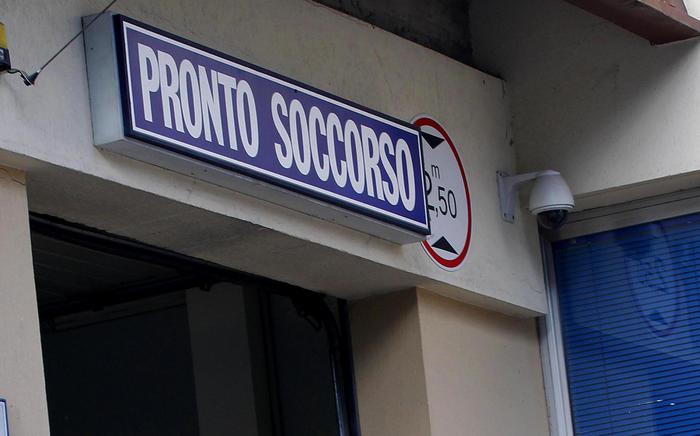 Sanremo, mega rissa tra magrebini al pronto soccorso: botte, calci, pugni in sala d'aspetto