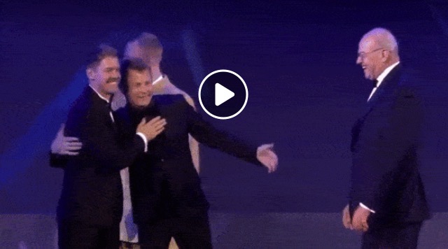 Kimi Raikkonen su di giri al galà di premiazione della FIA, a San Pietroburgo. VIDEO