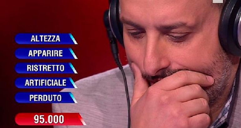 L'Eredità, il concorrente urla in diretta: "Silvia ti amo!". Flavio Insinna sconcertato