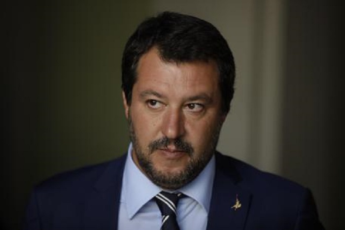 Salvini, ex suocero tenuto ostaggio e rapinato in casa