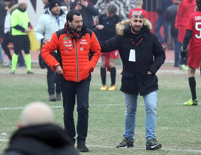 Salvini: "Europa non ama l'Italia". Deficit? No, sta parlando del Milan...