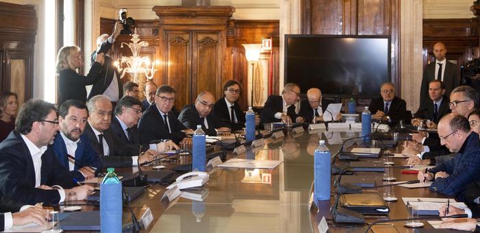 Di Maio, stoccata a Salvini che gli ruba la scena con gli imprenditori: "Lui parla, io faccio"