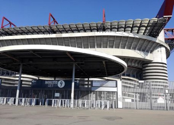 Tifoso Inter morto fuori dallo stadio, investito da furgone dei tifosi del Napoli