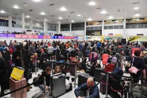 Londra, droni sulla pista di Gatwick: aeroporto chiuso 2