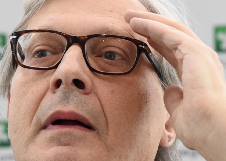 Sgarbi: "Anche io l'ho fatto alla Camera. Più di 300 volte. Vi svelo i nomi..." (foto Ansa)