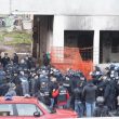 Sono 40 le persone sgomberate dall'ex fabbrica