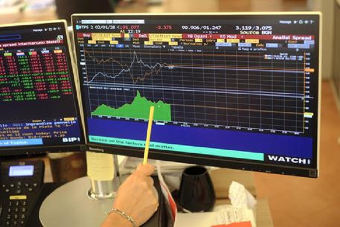 Spread ci crede, passa e va giù. Doppio bluff al tavolo della Manovra