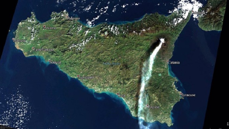 Terremoto Catania, continua lo sciame sismico intorno all'Etna: altre due scosse di magnitudo 2,9 (foto Ansa)