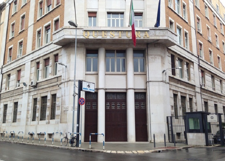 Terrorismo, fermato 20enne somalo. L'intercettazione: "Mettiamo le bombe nelle Chiese d'Italia" (foto Ansa)