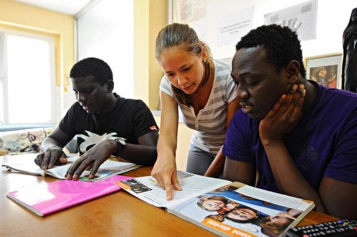 Tassa sulla solidarietà, Cei contro Salvini: "Attacchi noi vescovoni, lasci stare chi fa del bene"