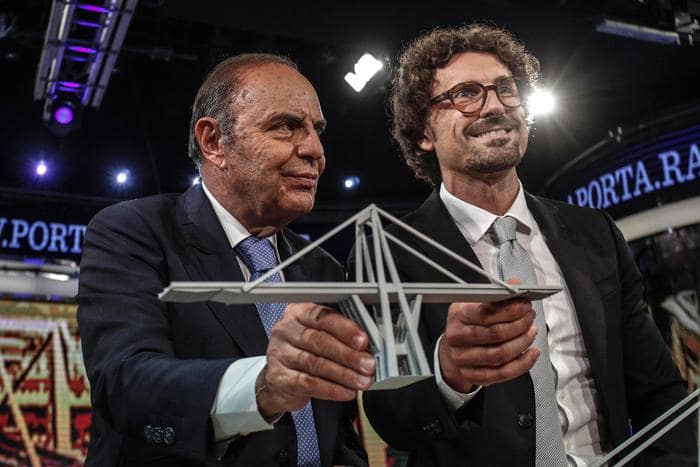 Danilo Toninelli ministro del buonumore: il governo tiene alto lo spirito dei cittadini