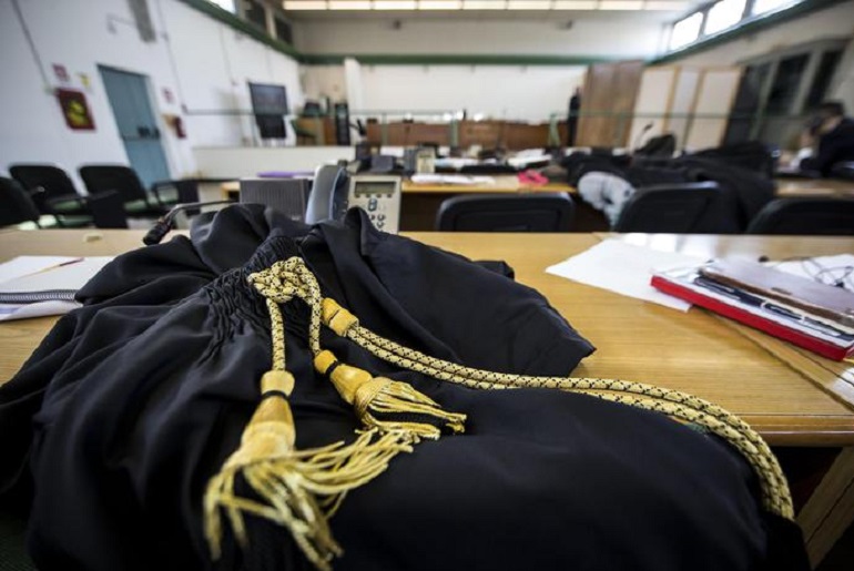 Torino, il processo per una rapina del 2001 inizia... oggi. Il bottino calcolato ancora in lire