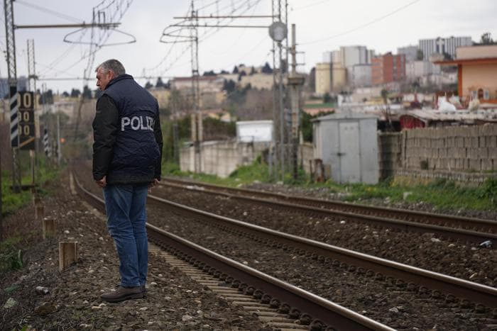 Firenze, un treno merci investe 3 operai: sono in gravi condizioni