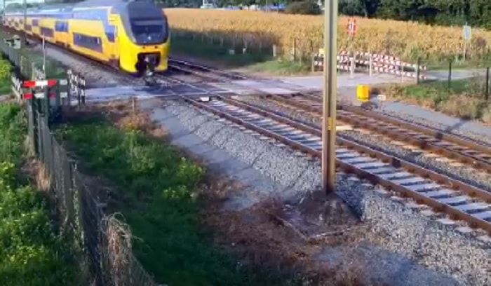 Ciclista salvo per miracolo