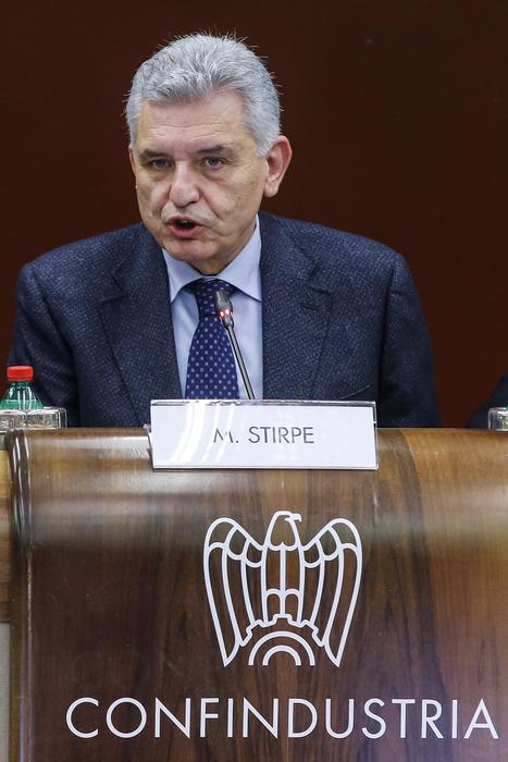 De Laurentiis attacca il Frosinone: "Che ci fa in Serie A? Dovrebbe essere multato". Stirpe gli risponde: "Soffre sindrome Napoleone"