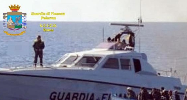 Fedhel Moncer arrestato: progettava attentato dinamitardo a caserma dei carabinieri (foto Ansa)