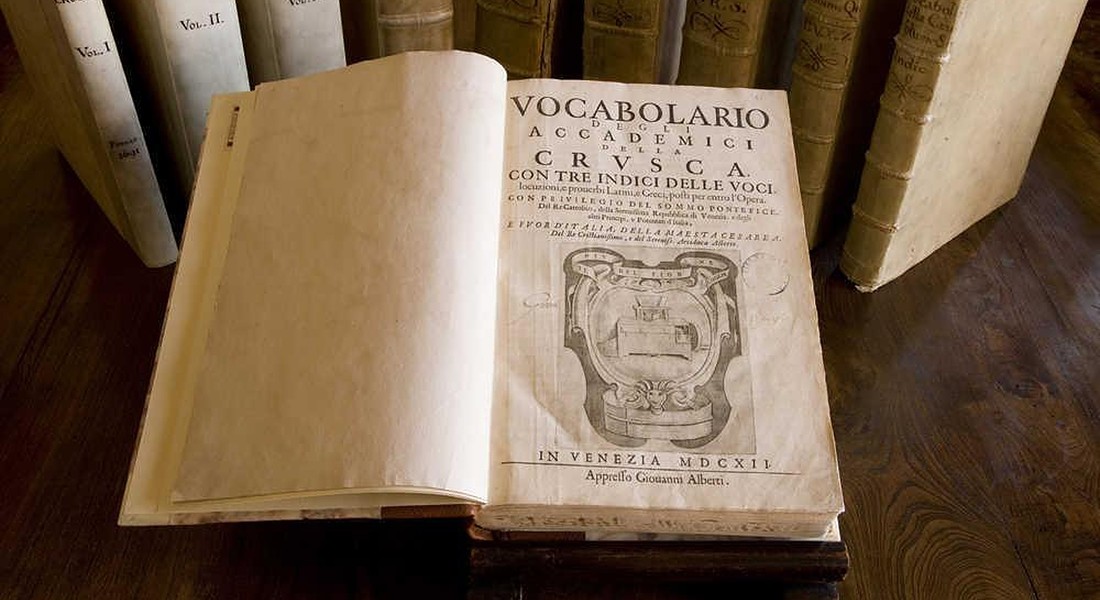 Accademia della Crusca: si può dire "siedi il bambino" e "esci il cane". La rivincita del Sud