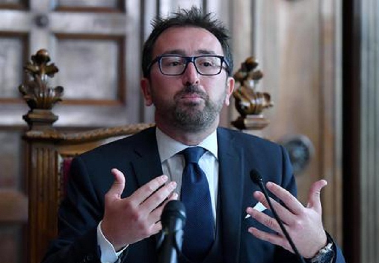 Alfonso Bonafede, il passato da "vocalist" del ministro. Quando urlava in discoteca: "Su le mani!"