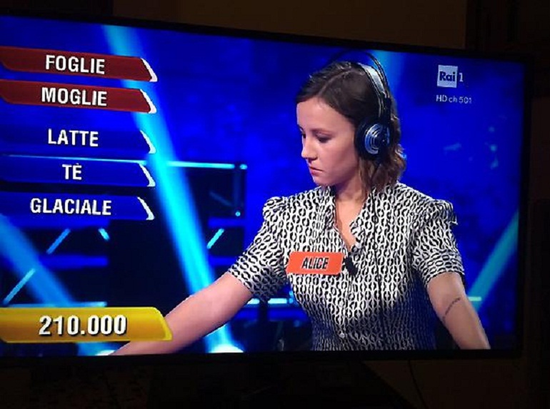 "L'Eredità", Alice sbaglia la "ghigliottina" e... Twitter esulta