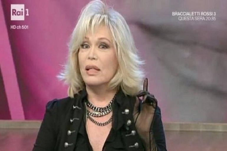 Amanda Lear rivela: “Ecco perché lasciai David Bowie”