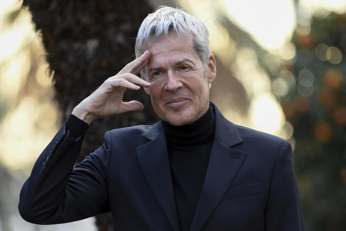 Claudio Baglioni sui migranti, De Santis (Rai1): "Un comizio". Ma l'a.d. Salini lo difende